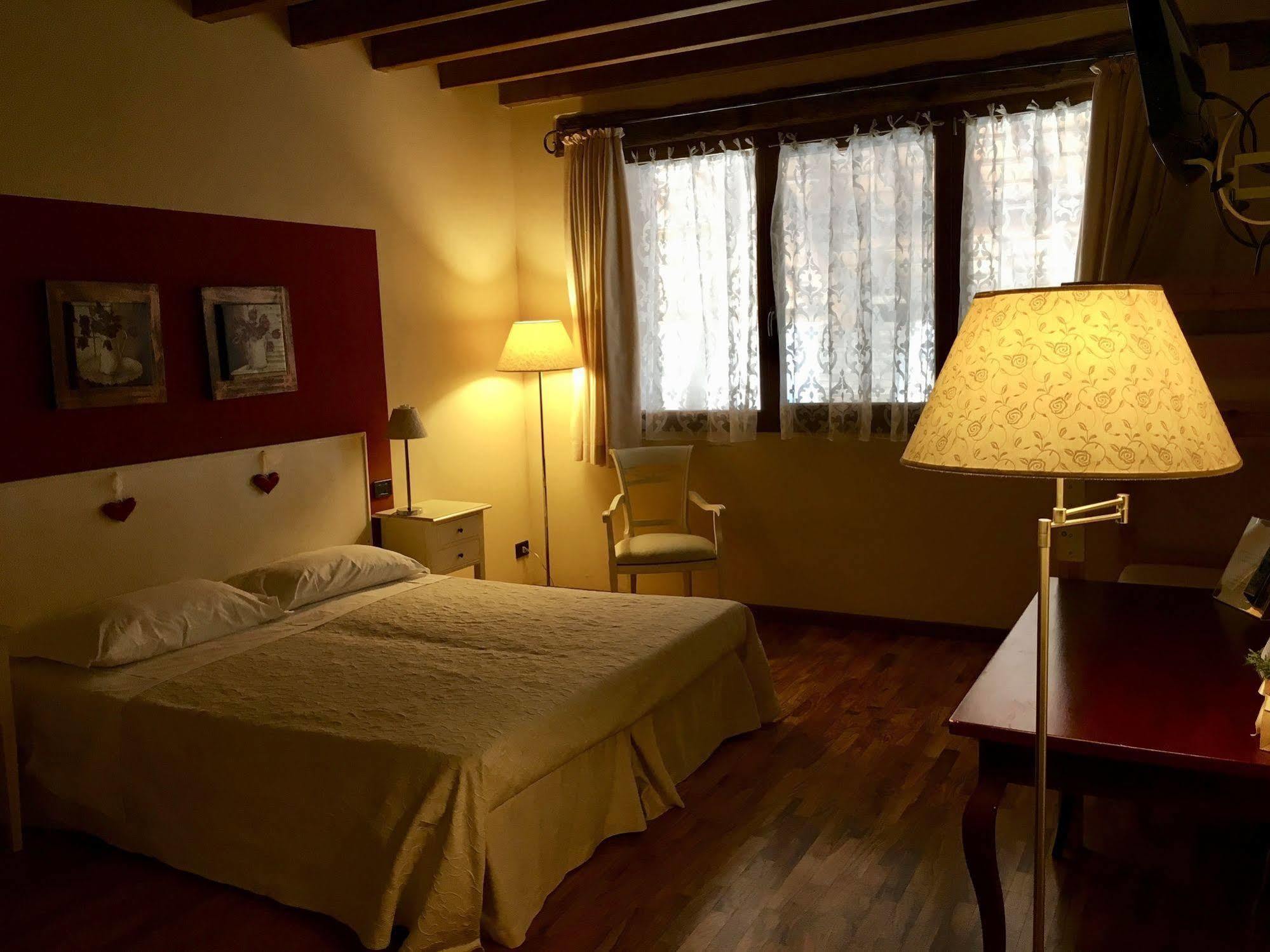 Agriturismo Corte Rocca San Giorgio di Mantova ภายนอก รูปภาพ